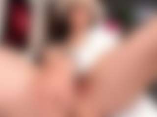 EmilyJhonsonn's Live Sex Cam Show