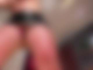 EmilyJhonsonn's Live Sex Cam Show