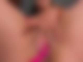 EmilyJhonsonn's Live Sex Cam Show