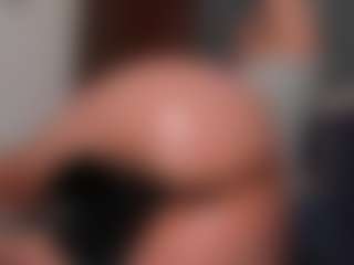 Live cam show with EmilyJhonsonn - Erotic Dance on milfzrlive.com