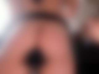 EmilyJhonsonn's Live Sex Cam Show