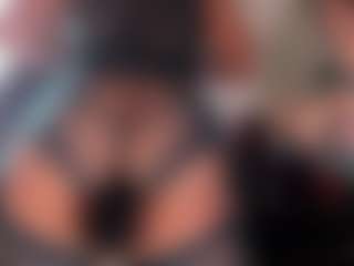 Live cam show with EmilyJhonsonn - Spank MILF on liverealitysex.com
