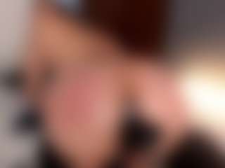 EmilyJhonsonn MILF webcam performer live streaming
