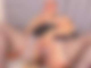 Live cam show with Angie Will - Public BBW on fuklive.com