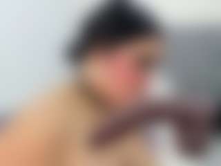 Live cam show with Angie Will - Sucking on AdultVida.com