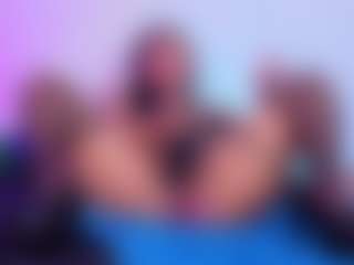 louisenails MILF webcam performer live streaming
