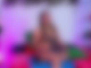Live cam show with louisenails - Pussyplay on AdultVida.com