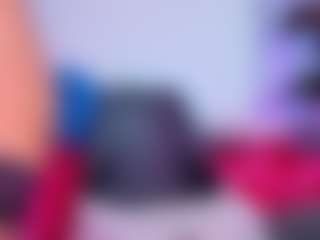 Live cam show with louisenails - Ebony on CamwithHer
