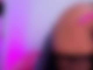 Live cam show with louisenails - Black on SpunkLive