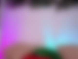 louisenails MILF webcam performer live streaming
