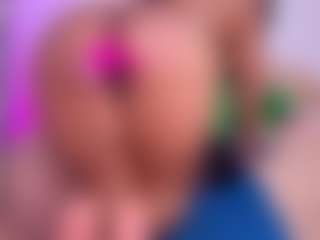 Live cam show with louisenails - Ebony on Free Soda | colombia
