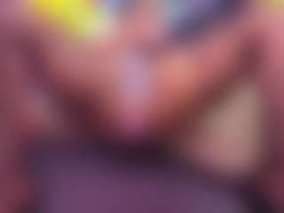 Live cam show with louisenails - Living Room on CamClone
