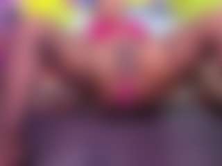 Live cam show with louisenails - Bedroom MILF on Camsoda