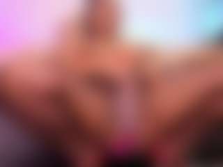 louisenails's Live Sex Cam Show