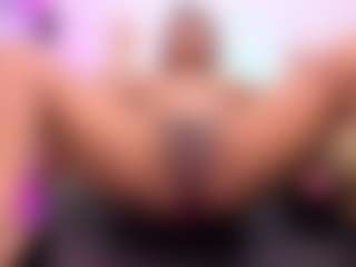 louisenails's Live Sex Cam Show