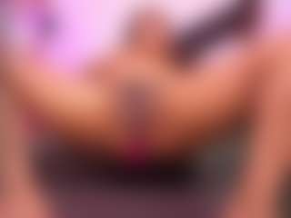 Live cam show with louisenails - Bedroom on Milfs Live