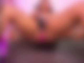 Live cam show with louisenails - Italian Mature on Milf Play | colombia
