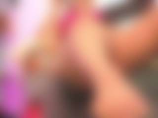 Live cam show with louisenails - Brown Eyes Mature on Camming Site