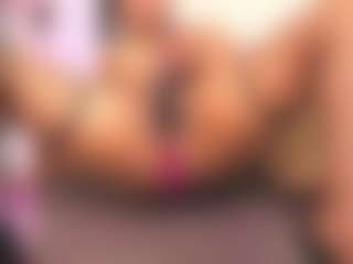 louisenails's Live Sex Cam Show