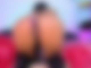 Live cam show with louisenails - Black MILF on livesuperchat.net