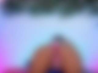 louisenails MILF webcam performer live streaming