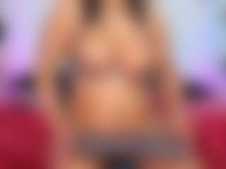 louisenails MILF webcam performer live streaming