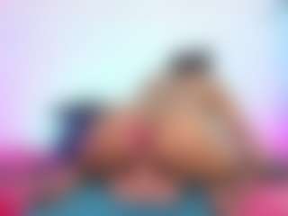 louisenails MILF webcam performer live streaming