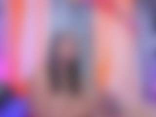 louisenails MILF webcam performer live streaming