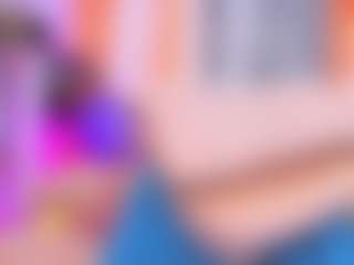 louisenails MILF webcam performer live streaming