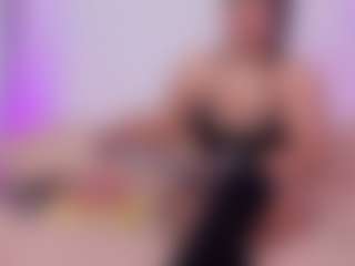 Live cam show with louisenails - Public MILF on Dolls Live