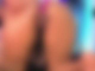 Live cam show with louisenails - Middle Aged on liverealitysex.com