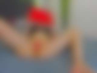 Live cam show with VeraWatts - Skinny MILF on StripNow