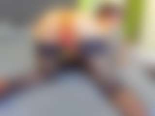 Live cam show with VeraWatts - Public Toys on livesuperchat.net