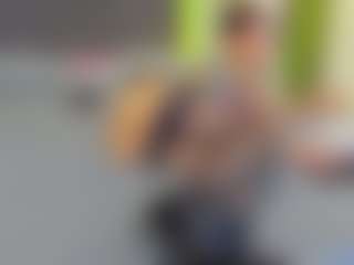 Live cam show with VeraWatts - Skinny on Gym Cam Girls