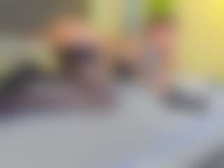 Live cam show with VeraWatts - Fingers on CamClone