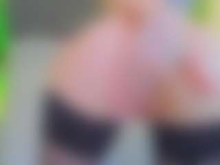 Live cam show with VeraWatts - Public MILF on Mixed Magazine Live