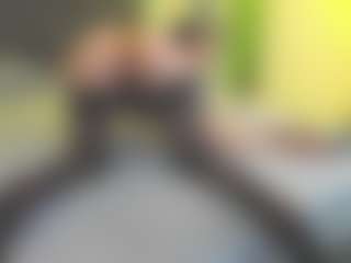 Live cam show with VeraWatts - Green Eyes on Gym Cam Girls