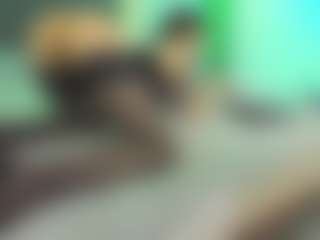 Live cam show with VeraWatts - Public on StripNow