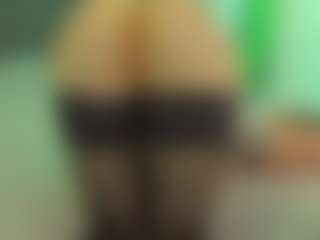 Live-Cam-Show mit VeraWatts - Brown Hair MILF auf Camsoda