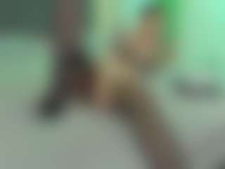 Live cam show with VeraWatts - Public Brown Hair on xxxlivecams.org