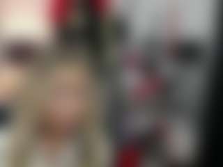 luxCrystal MILF webcam performer live streaming