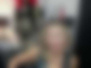 Live cam show with luxCrystal - Petite MILF on Camiplay Live