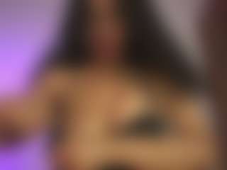 Live cam show with yayoi-cresp - Ebony Shaved Pussy on Gym Cam Girls