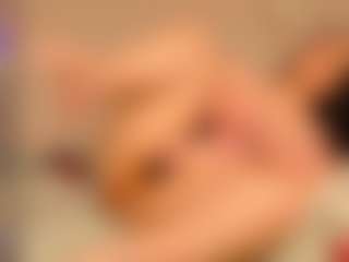 Live cam show with Alina Candy - Fingers on friskycurves.com
