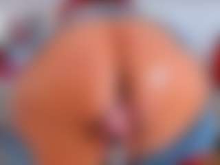 Live cam show with KarlaHartley - Bikini on TeamSkeetLive