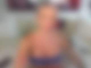 Live cam show with Emma Gray - Huge on SpunkLive