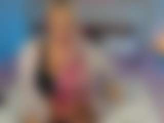 Live cam show with Emma Gray - Blonde Hair on Pornisteam.com