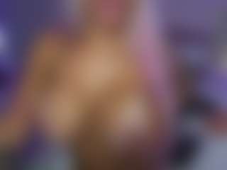 Live cam show with Emma Gray - Naturaleza on Camsoda