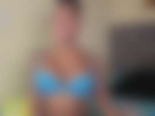 Live cam show with lizzyjooss - Average on Camsoda