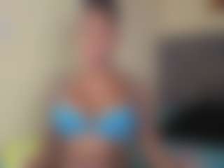 Live cam show with lizzyjooss - Average on fapnchat